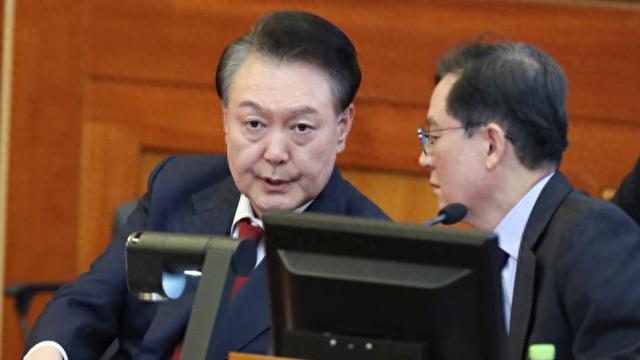 尹锡悦走出首尔拘留所的画面，重塑与反思
