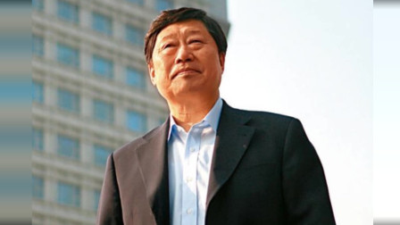 海尔总裁被追着采访急得飙山东话，一幕展现企业领袖真实面貌的生动场景