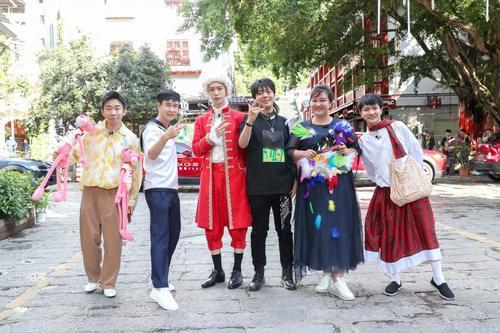 周深美国街头，跨界音乐的魅力与街头文化的碰撞