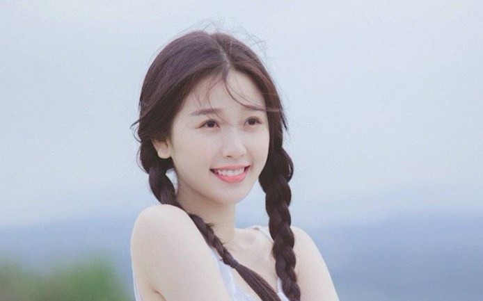艺考女生笑起来神似虞书欣，魅力无限
