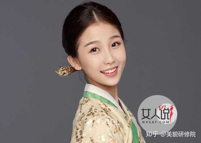 艺考女生笑起来神似虞书欣，魅力无限