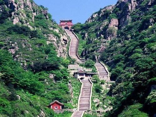 小伙做泰山陪爬年入三十多万，追梦与挑战极限的奋斗故事