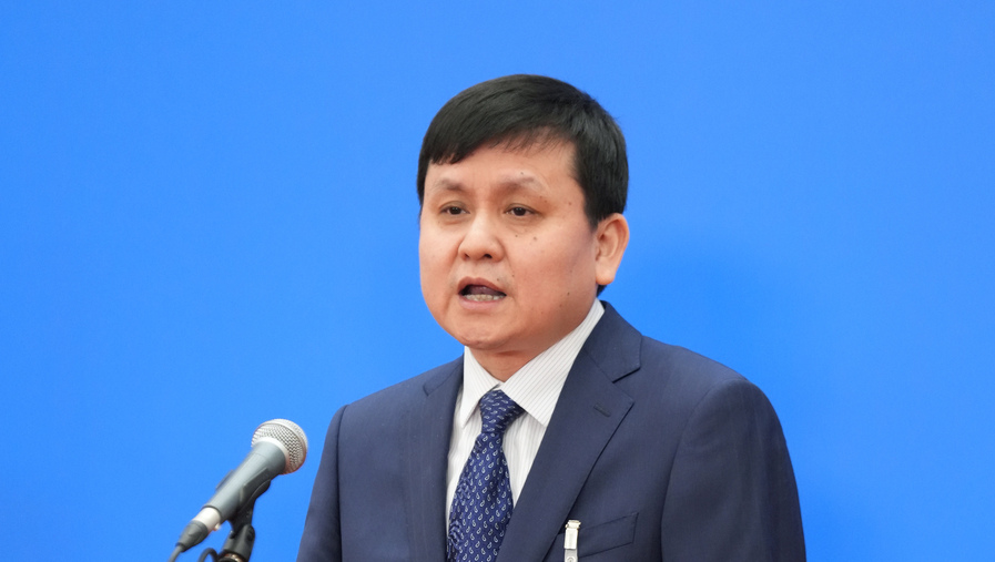 张文宏点名记者减肥，引领健康新风尚
