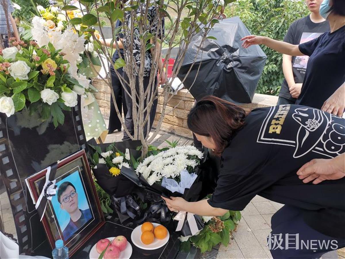 武汉小伙救人身亡，英勇无畏，精神永存