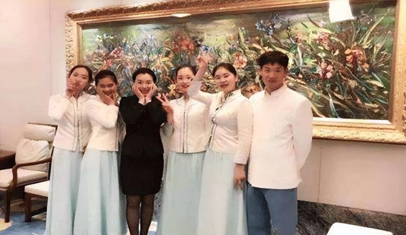 服务员丢人？我们不应如此看待职业