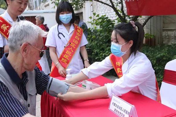 呼市生育三孩发10万，政策解读与反响分析
