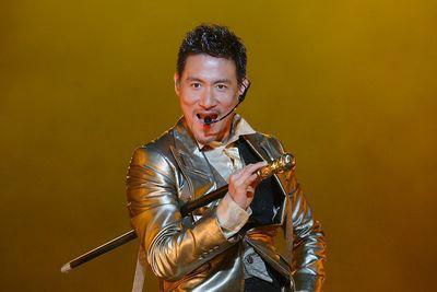 女歌手演唱会后惊现风波，意外抓捕事件内幕揭秘