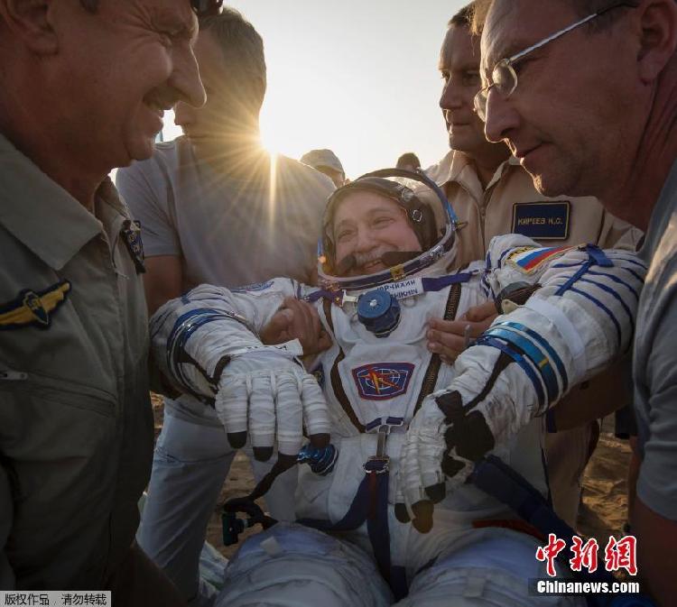 美国宇航员回地球现场，星际归途的感动时刻