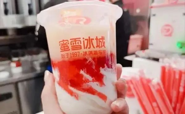 蜜雪冰城被曝使用过夜水果切片事件深度解析