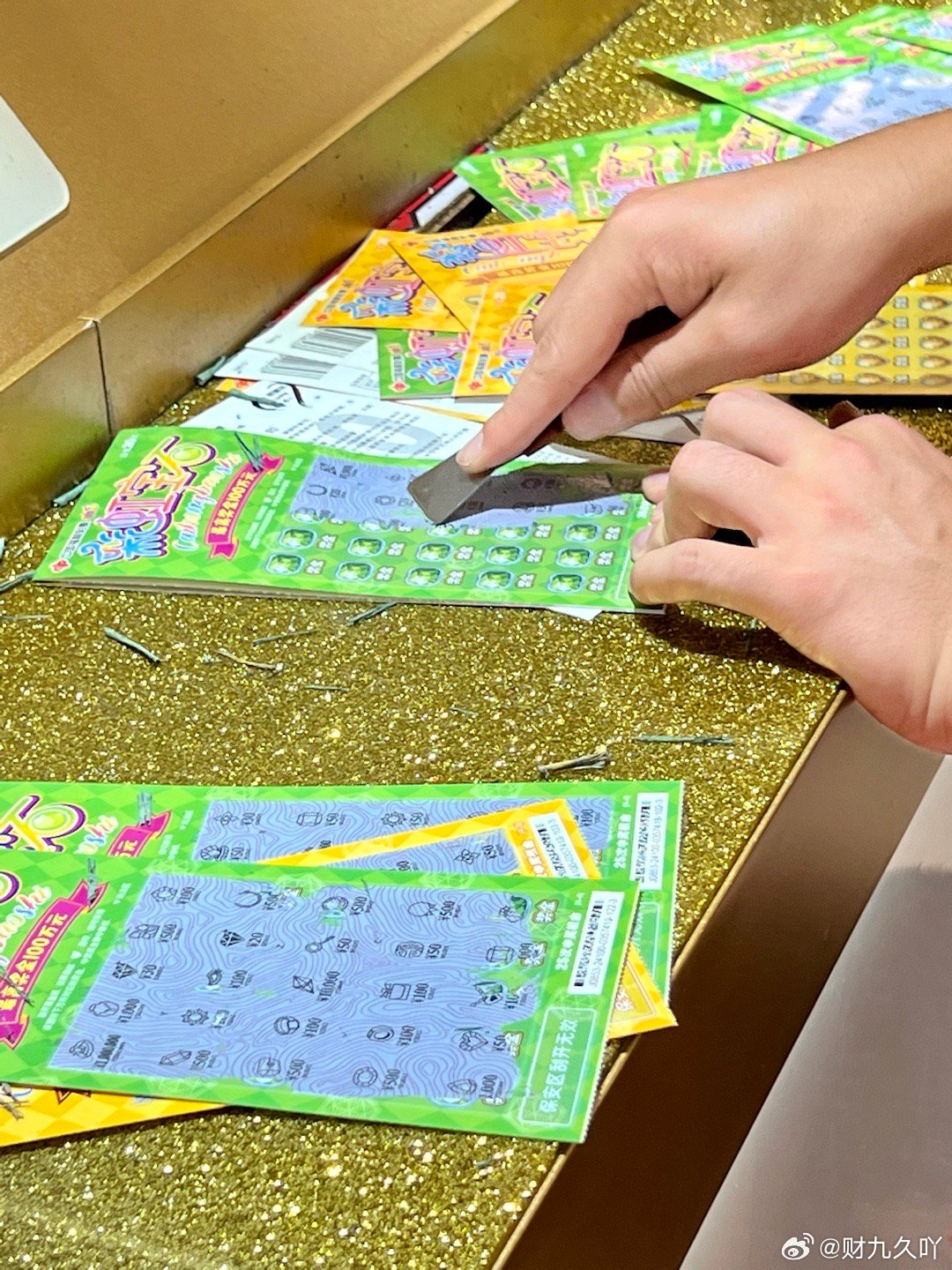男子兑奖时又刮出头奖百万，幸运爆棚的奇迹时刻！