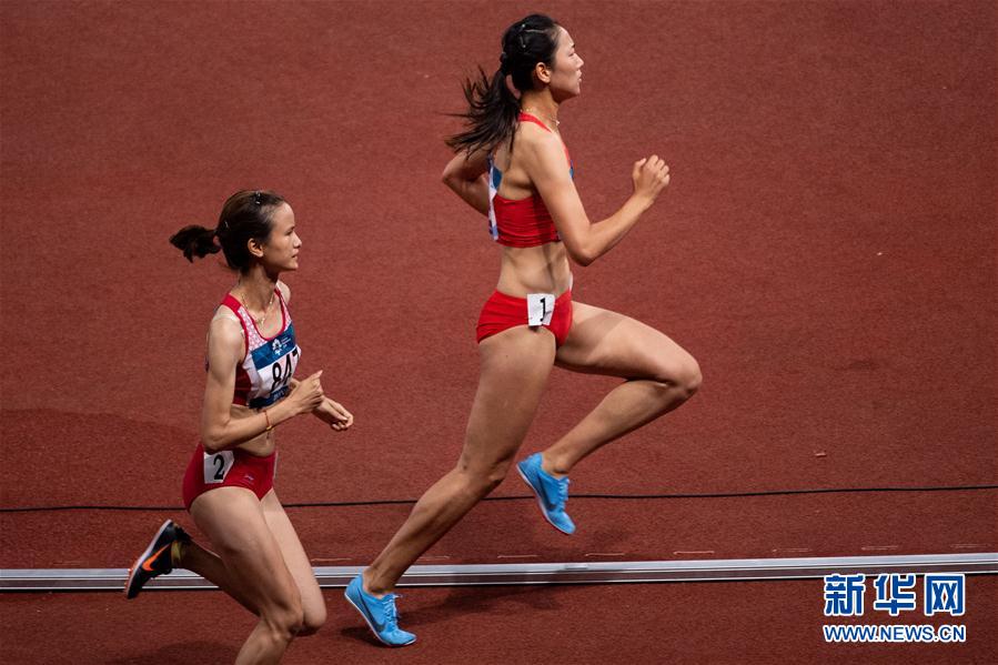中国女留学生国外跑800米夺回手机，勇敢与坚韧的力量展现