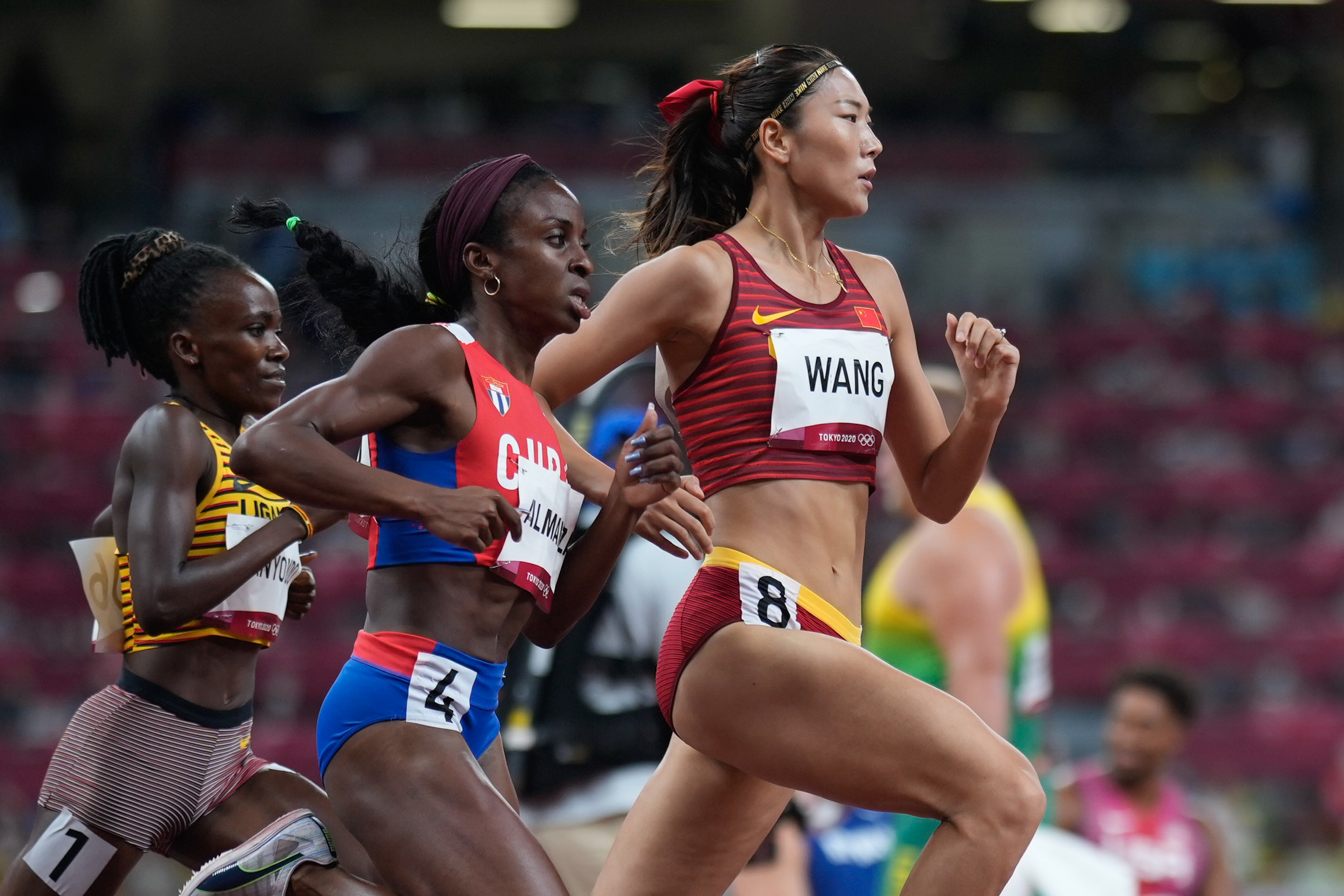 中国女子800米跑，速度与意志的较量