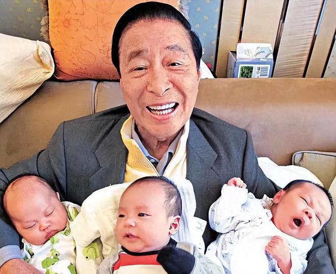 李兆基，慷慨捐赠北大清华，共筑教育辉煌——两亿元的教育情怀