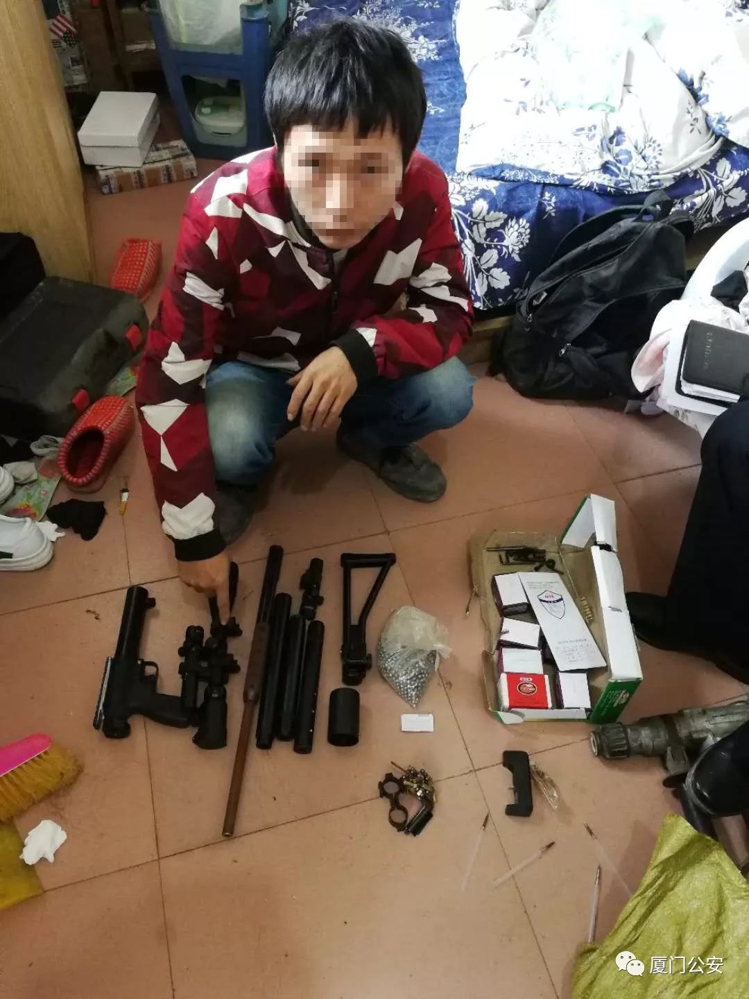男孩玩射钉枪误杀6岁妹妹，其父因此获刑——一起悲剧引发的深思