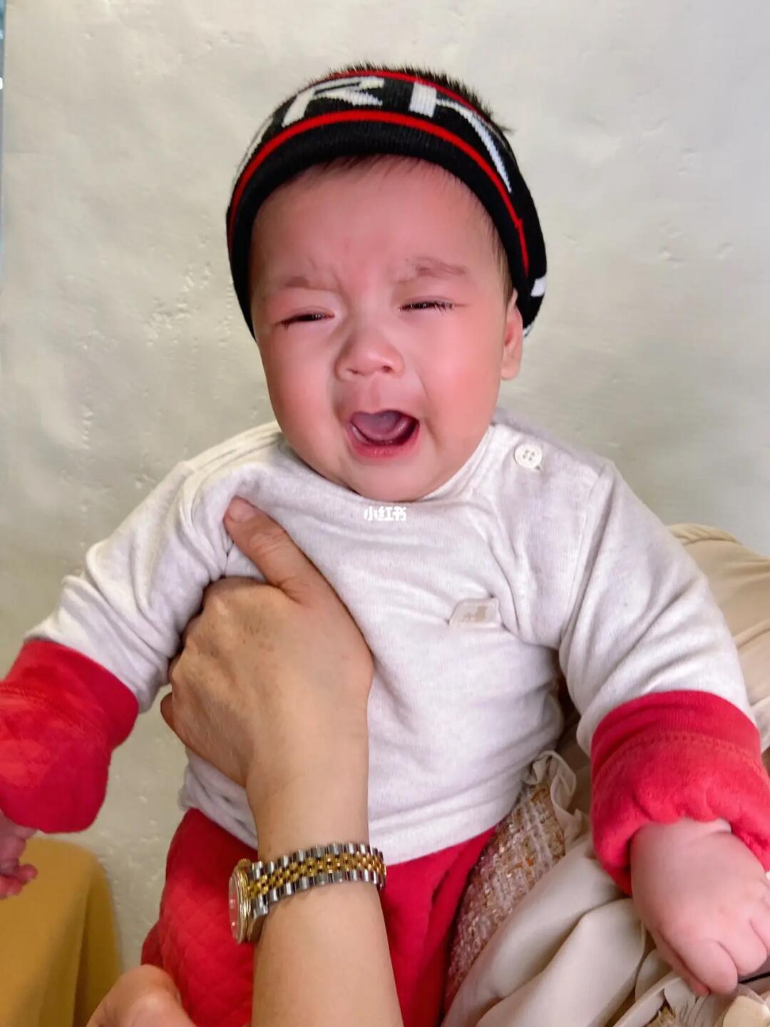 九个月宝宝见人即笑，是好事还是需关注？