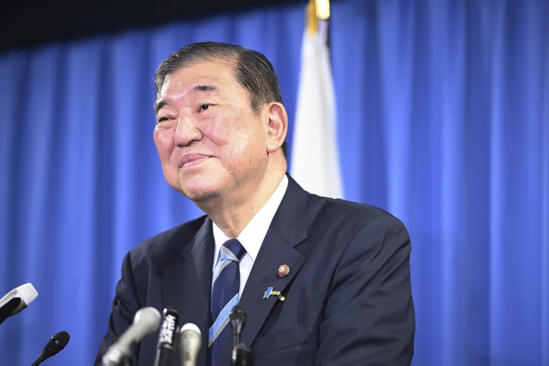 日本首相石破茂会见王毅，中日关系的新篇章