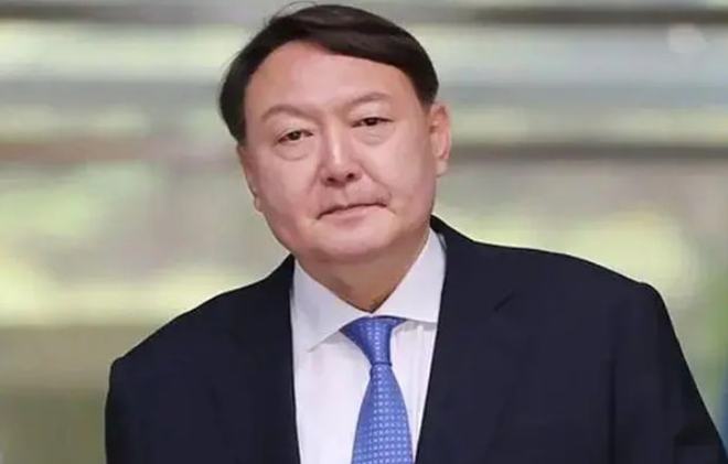 李在明与尹锡悦，两大风云人物的交汇