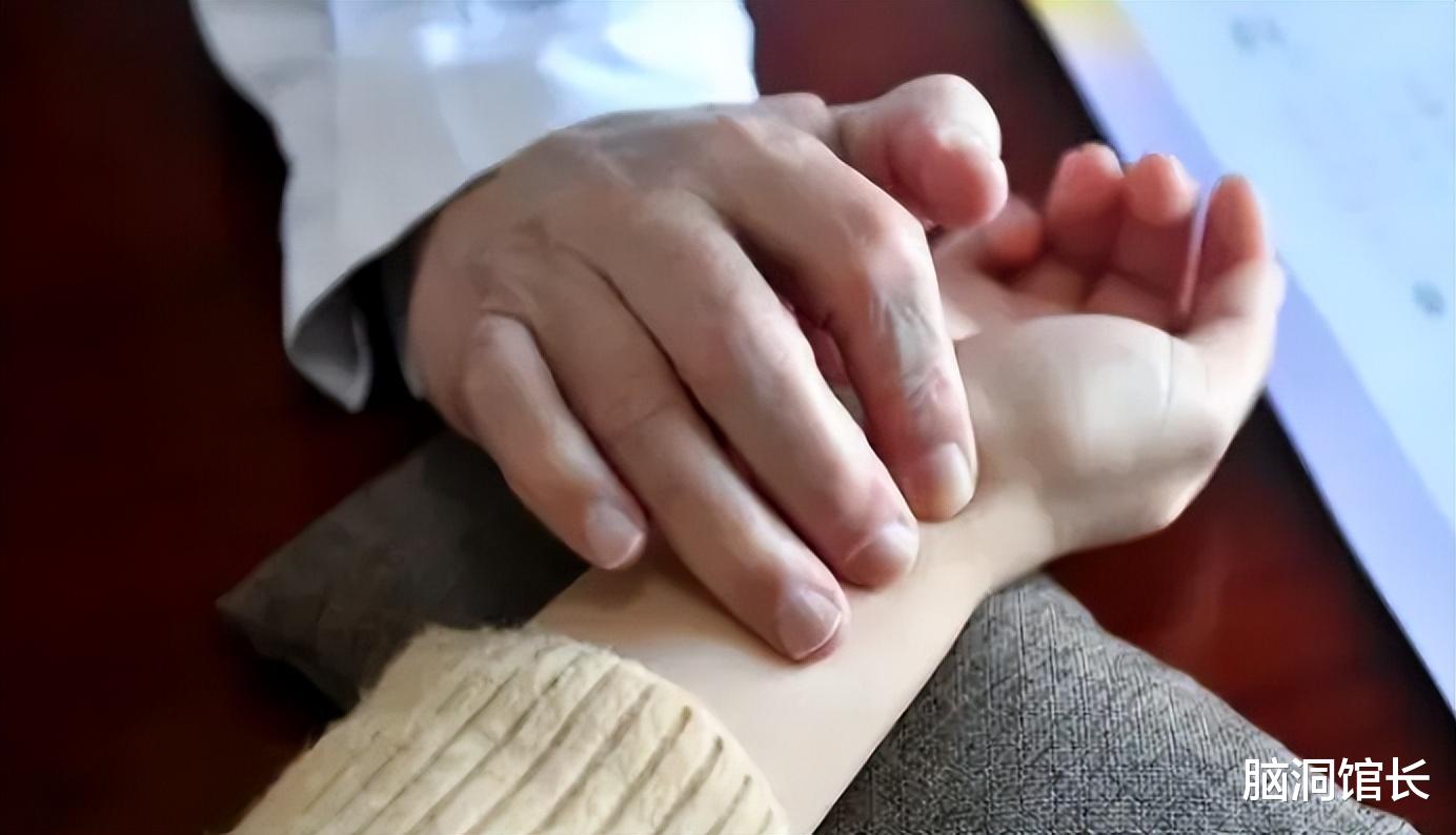 中医传承之光，那个把脉的女学生