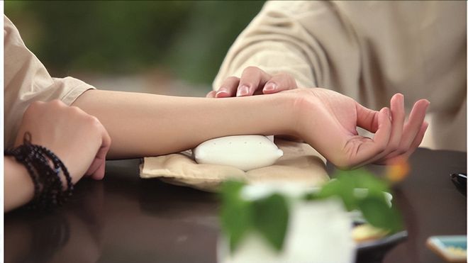 老中医把脉，洞悉妇科病之奥秘