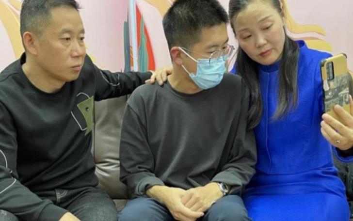 孙卓首次直播带货销售额超500万，现象背后的故事