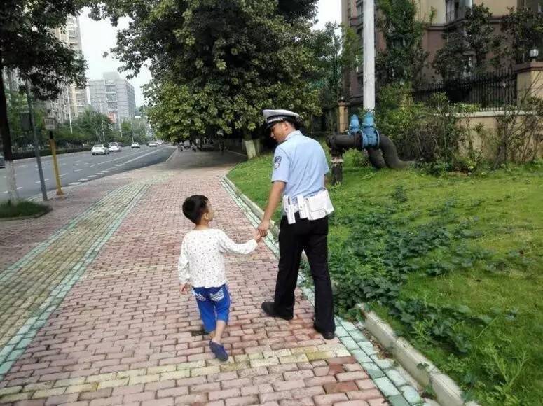 漂到三亚的小男孩到家后又找不到了