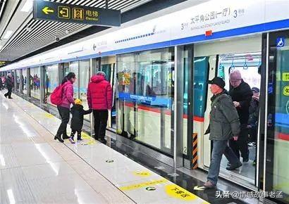 宝宝掉地上一直哭，家长如何应对？全面指南