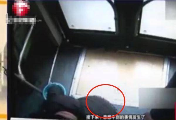 班车上尿裤子遭开除事件，深度解析与反思