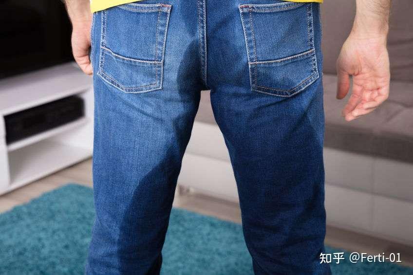 长途车尿裤子事件，尴尬与应对