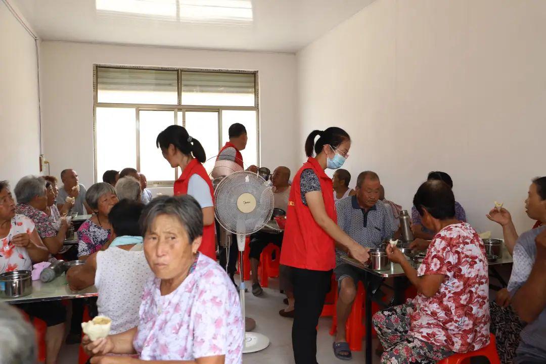 网红夫妇质疑就餐后商场消杀，公众关注与商场透明度的碰撞