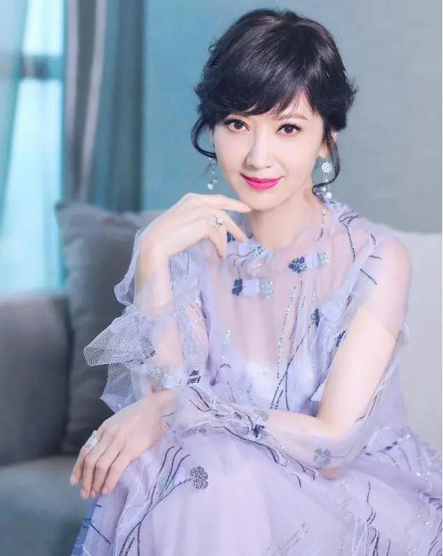 赵雅芝儿子们的成长轨迹，揭秘他们的年龄与成长故事