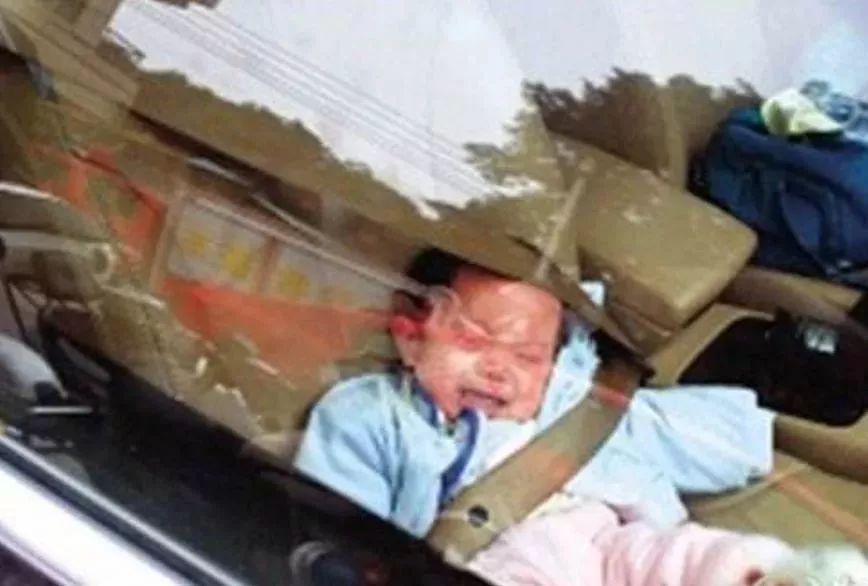 两小孩车内死亡，悲剧背后的警示与反思