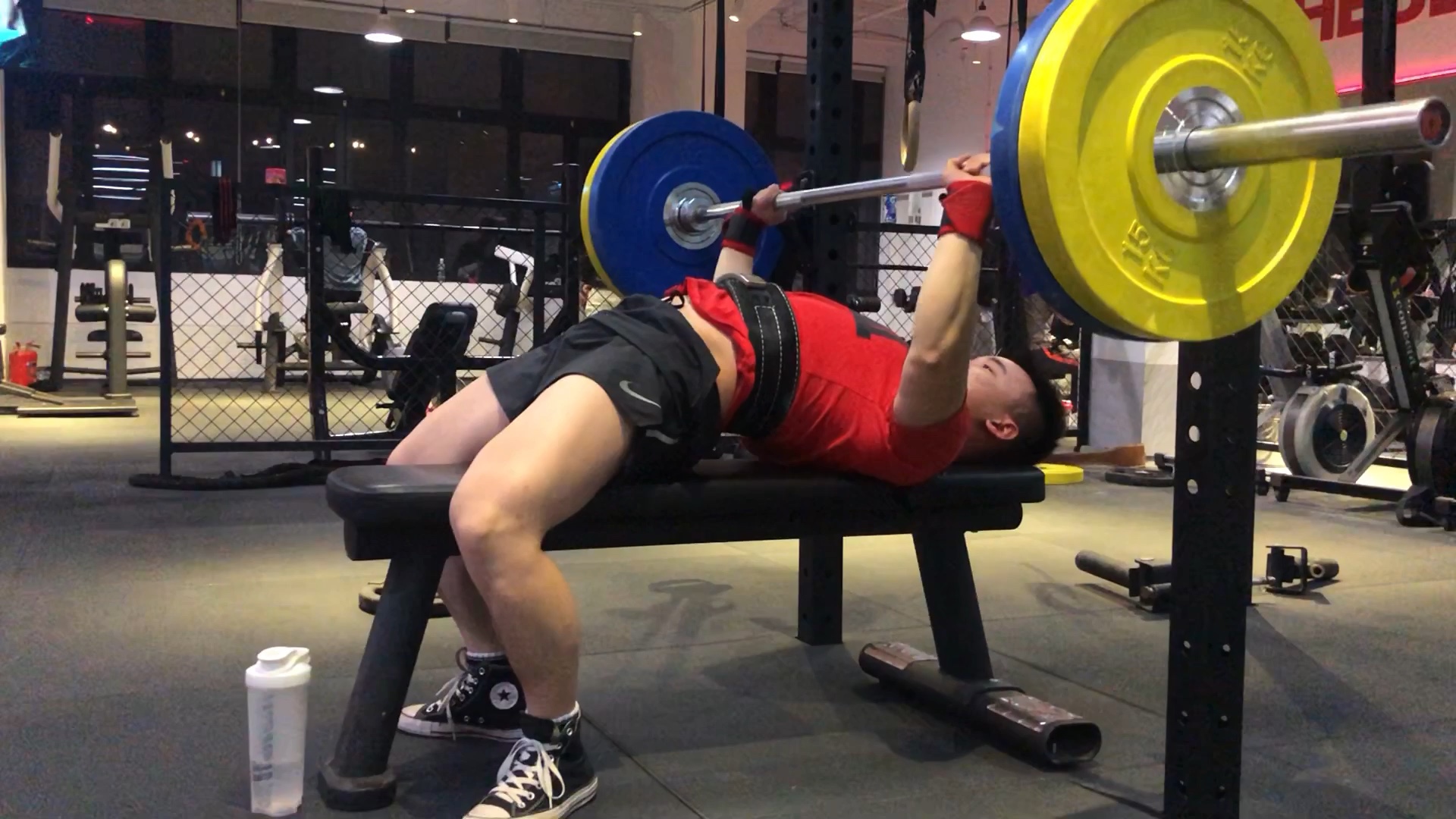 卧推90kg，挑战极限，塑造自我