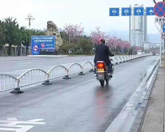 关于上海人行道骑车罚款详解
