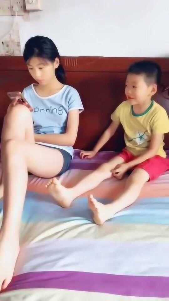 弟弟和亲姐姐的视频播放，一段特殊的情感纽带