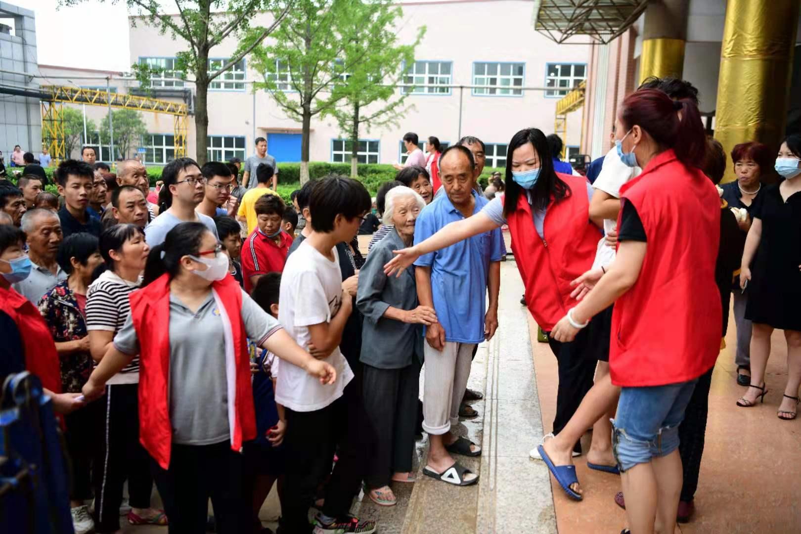 中国救援队救出一被埋60小时孩子的奇迹故事