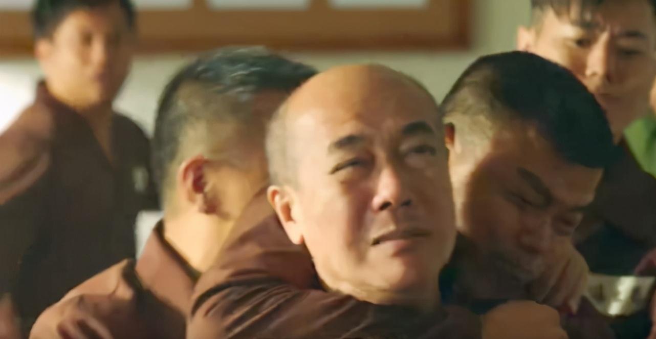 弟弟配合姐姐拍视频，结果被凶哭了