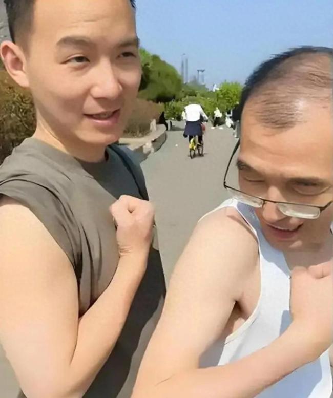谢爸辟谣谢浩男不认亲妈事件，真相与误解的剖析
