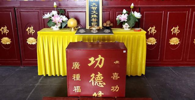 偷走寺庙功德箱20万，道德何以为财？