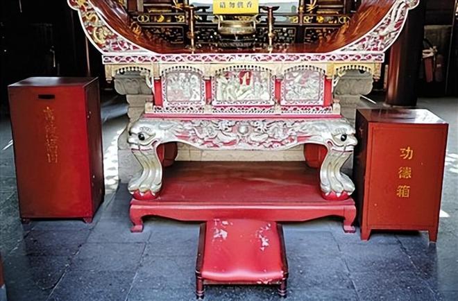 偷走寺庙功德箱20万，道德何以为财？