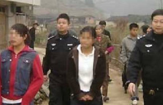 姜甲儒在法庭勇敢回瞪人贩子，正义的力量不容小觑