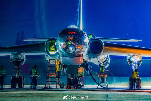 东部战区海军轰炸机，翱翔海洋的守护神
