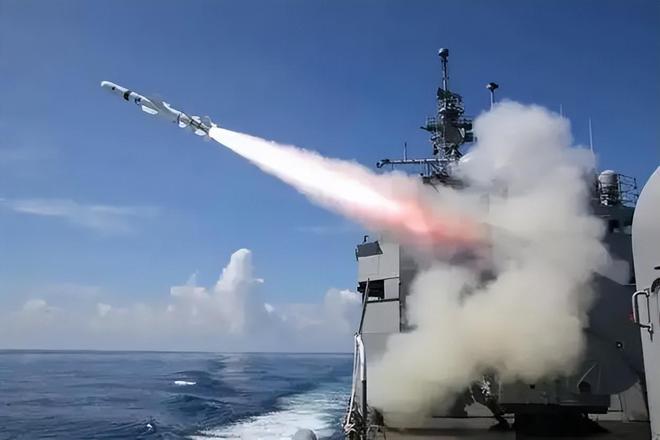 解放军在台海举行海峡雷霆-2025A演练