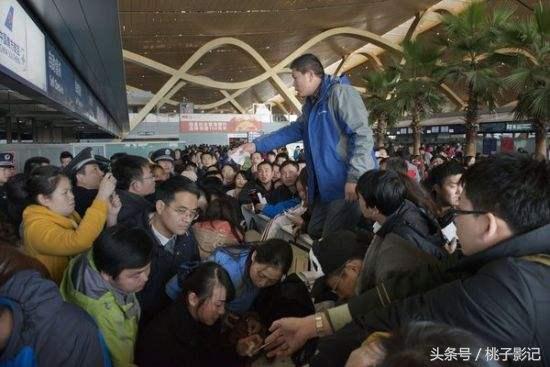 飞机上打架斗殴事件，深度解析与反思