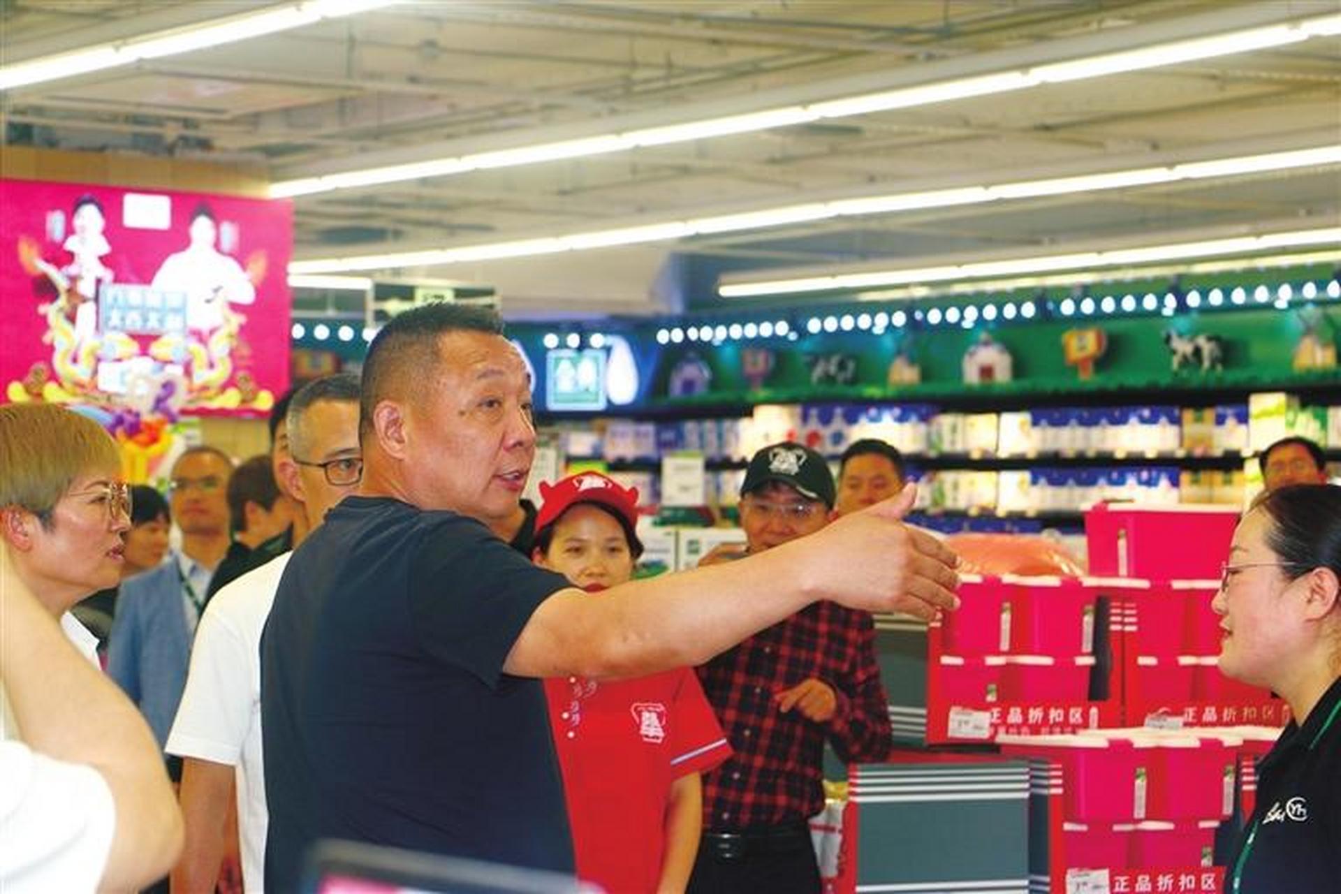 于东来质问永辉月赚百万为何不涨薪，背后的真相究竟如何？