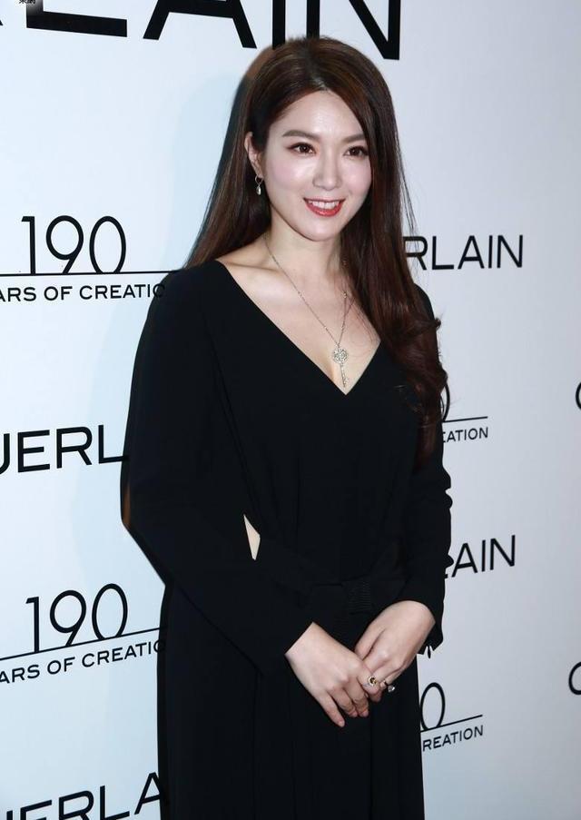 苟芸慧与某女演员神似度极高，深度解析她们的相似之处
