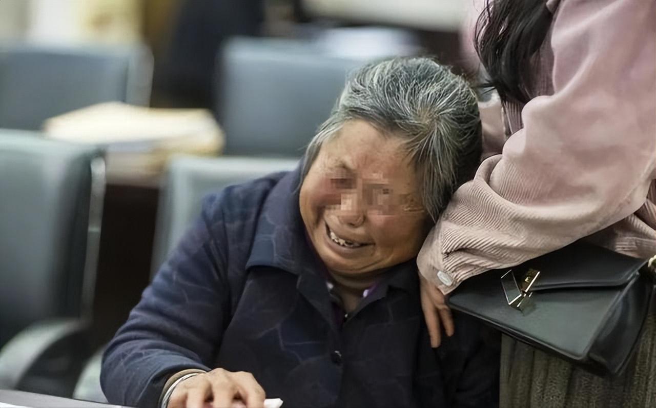 老人遗产赠保姆，温情背后的故事与思考
