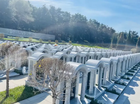 80亿殡葬龙头的高价墓地开始滞销，行业变革下的市场反思