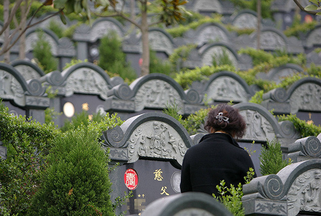 80亿殡葬龙头的高价墓地开始滞销，行业变革下的市场反思