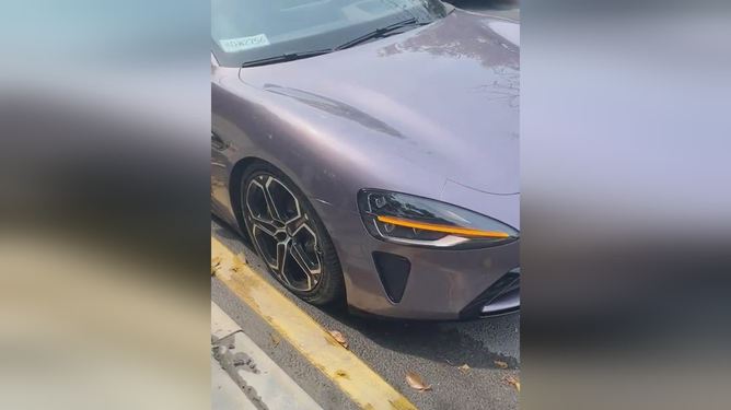 小米su7遭遇黑色轿车撞击事件详解