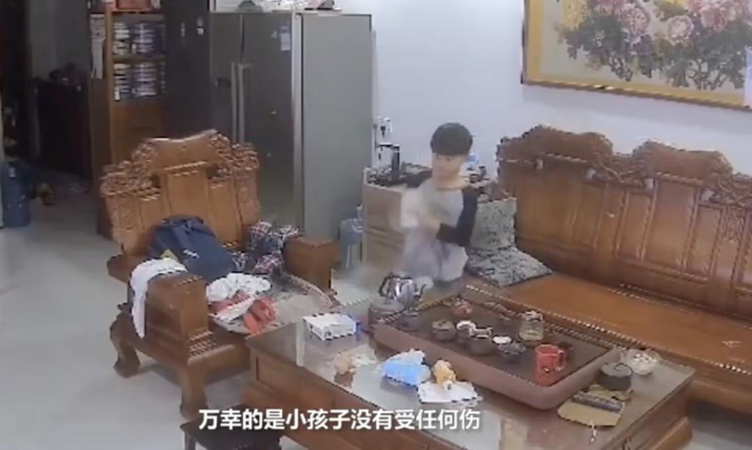 男孩在家做实验引爆炸，网友惊呼楼在震
